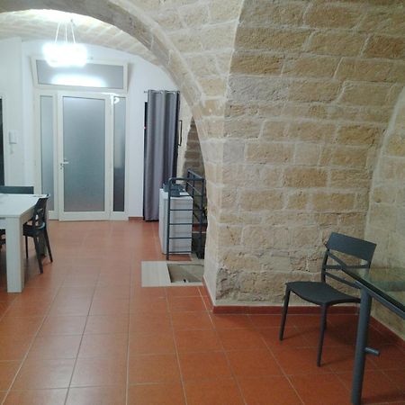 Casa Vacanza Nel Cuore Della Pietra Barletta Buitenkant foto