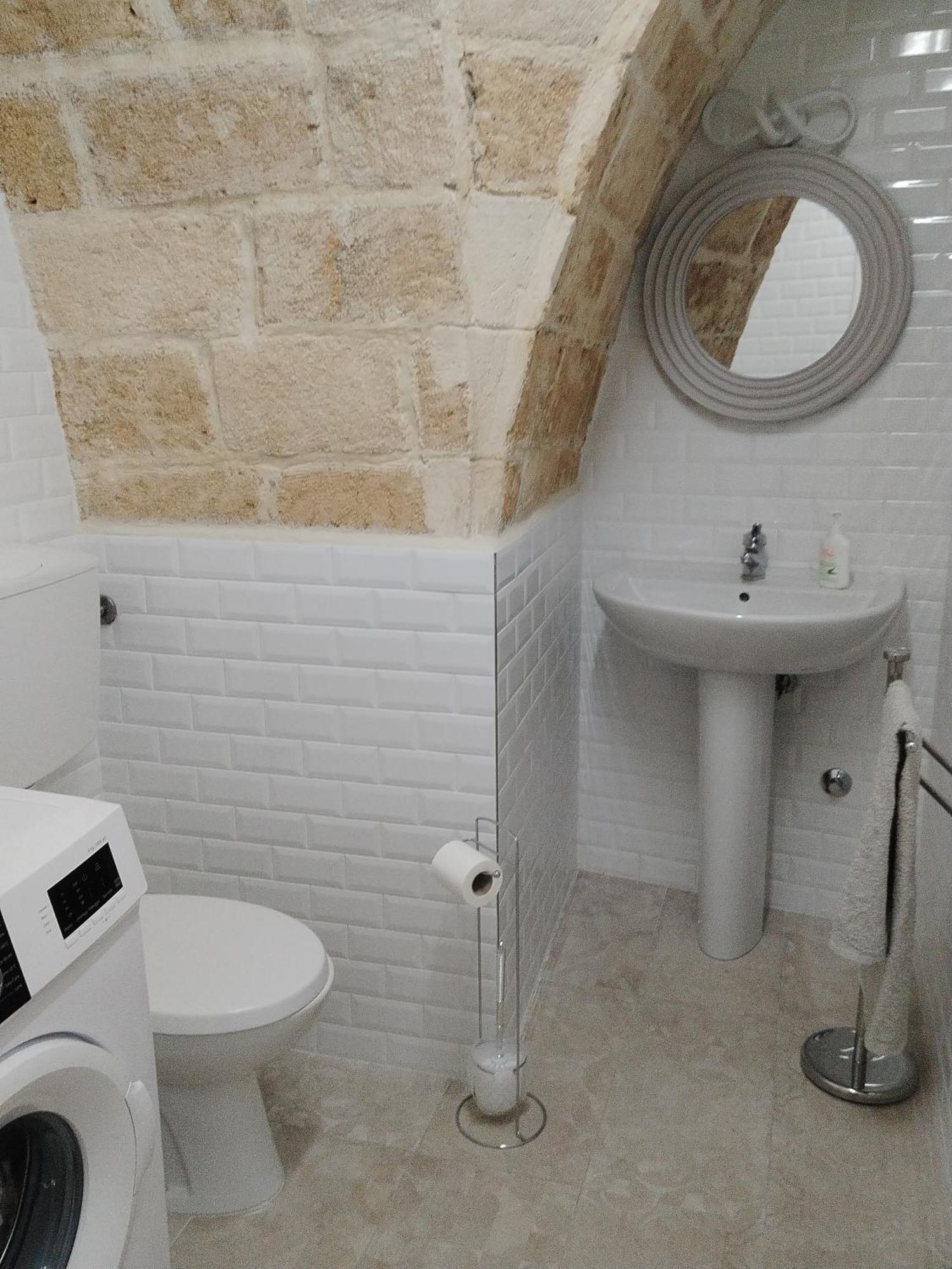 Casa Vacanza Nel Cuore Della Pietra Barletta Buitenkant foto