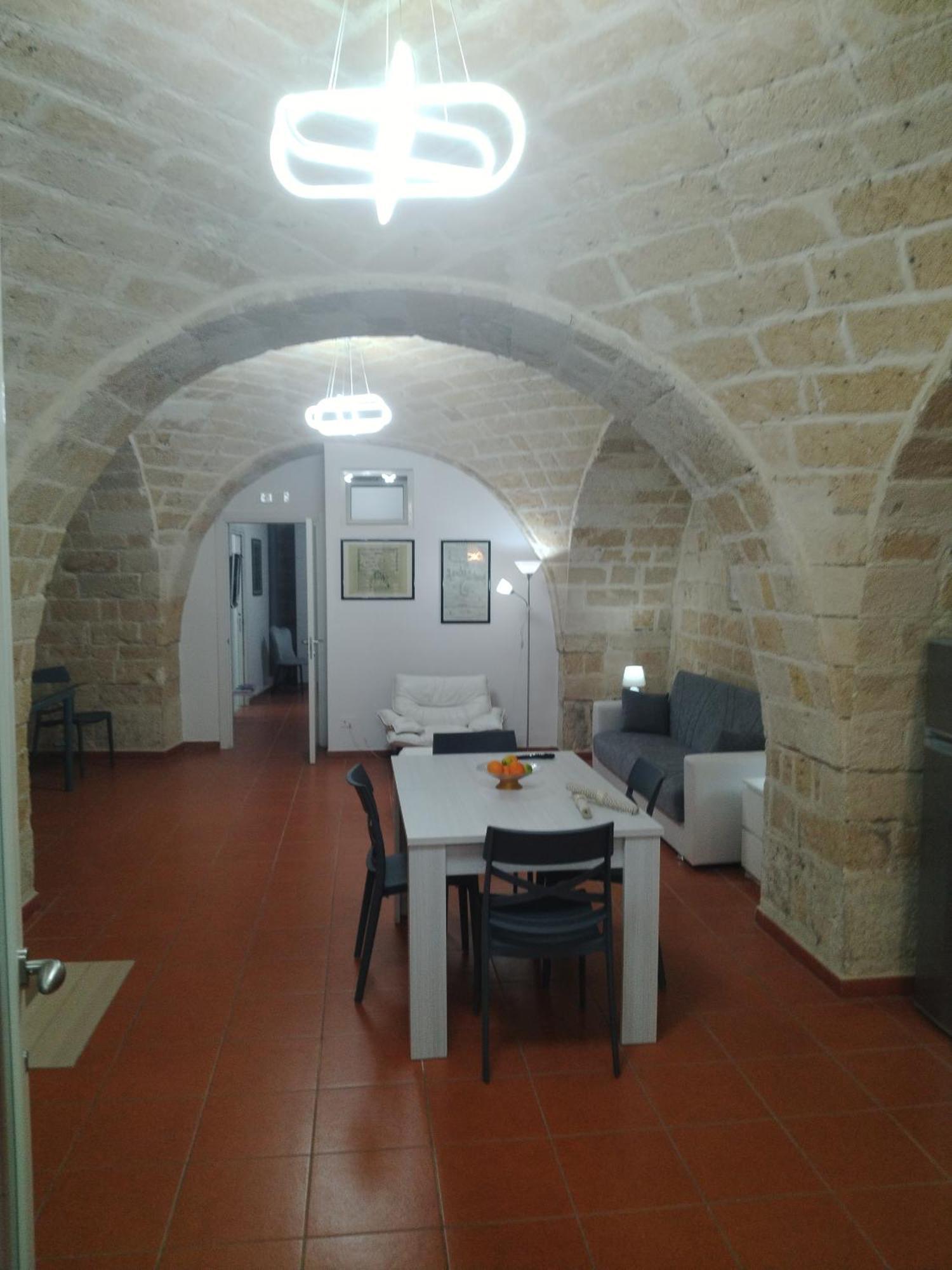 Casa Vacanza Nel Cuore Della Pietra Barletta Buitenkant foto