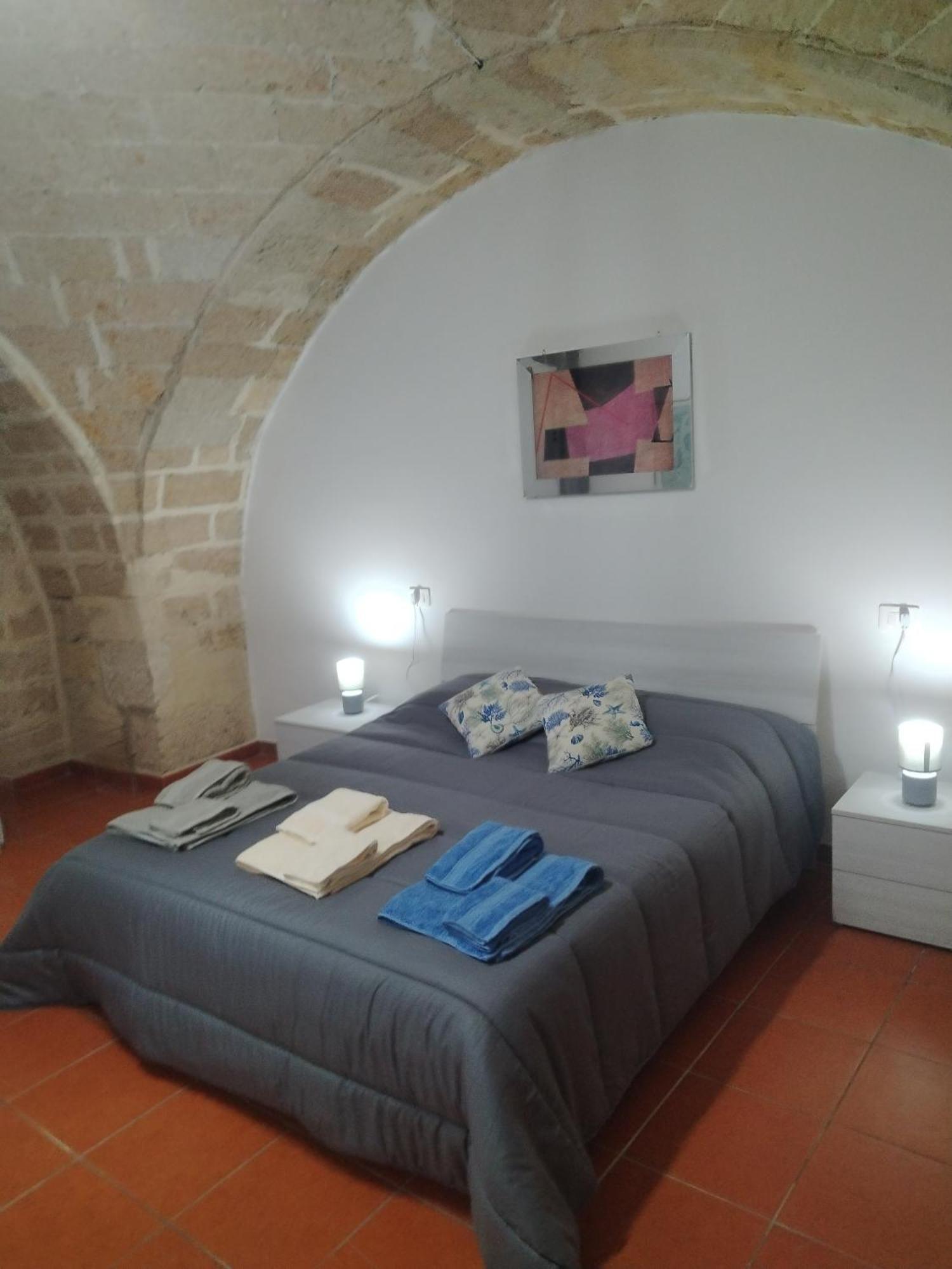Casa Vacanza Nel Cuore Della Pietra Barletta Buitenkant foto