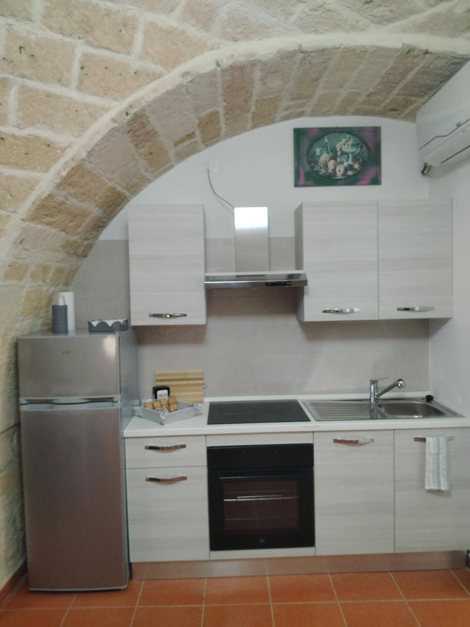 Casa Vacanza Nel Cuore Della Pietra Barletta Buitenkant foto
