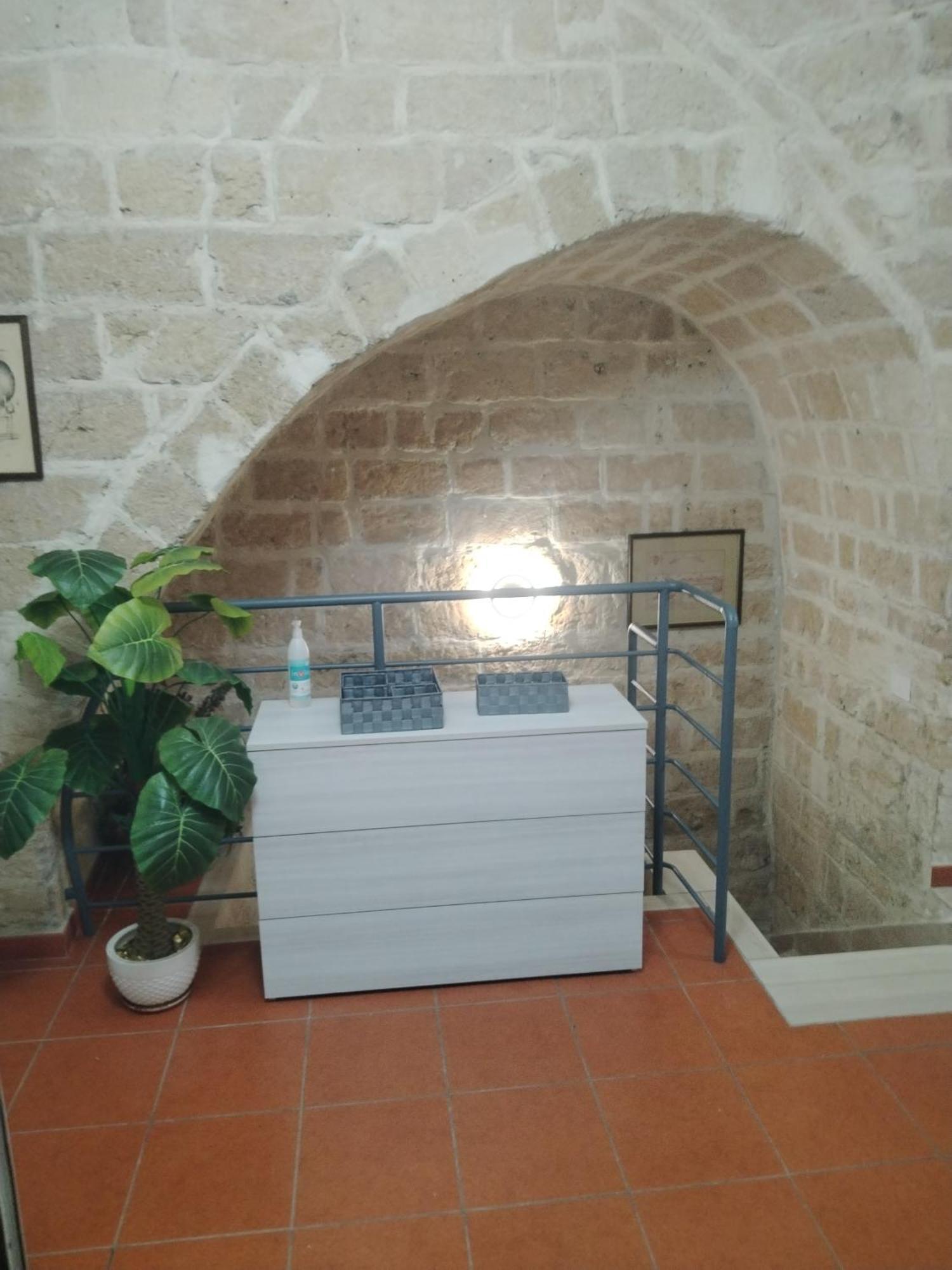 Casa Vacanza Nel Cuore Della Pietra Barletta Buitenkant foto